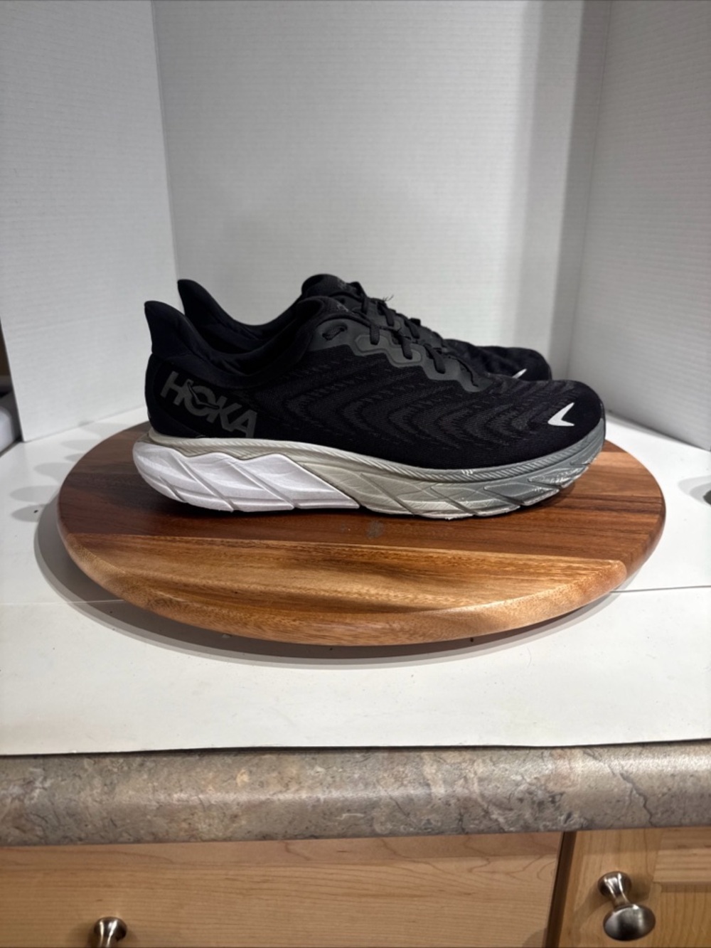 Hoka One M Arahi 6 - Black White - Men’s Size 13 2E